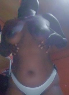 Pretty - escort in Nairobi Photo 5 of 5