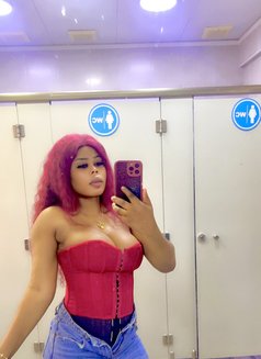 Paige smith - escort in Abu Dhabi Photo 8 of 9