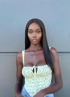 Pretty Prossy - puta in Guangzhou Photo 2 of 6