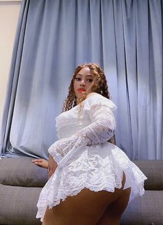 pretty - puta in Riyadh Photo 3 of 4