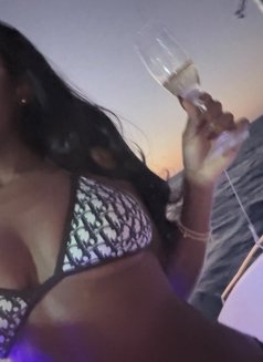Pretty - escort in Cotonou Photo 1 of 2