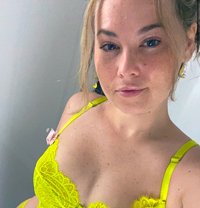 Pretty Tonya - puta in Ajmān