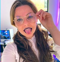 Pretty Tonya - puta in Ajmān