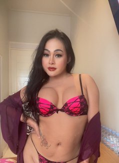 Pretty Trans Versatile - Transsexual escort in Bali Photo 2 of 6