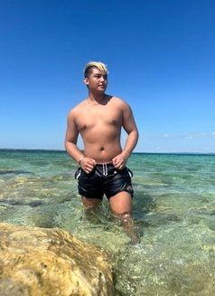 PrettyboyROBI - Dominador masculino in Manila Photo 6 of 15
