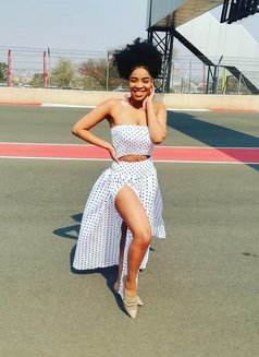Primrose - escort in Johannesburg Photo 1 of 2