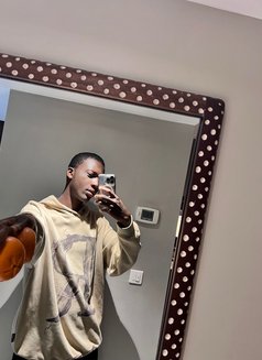 Prince - Male escort in Abidjan Photo 1 of 7
