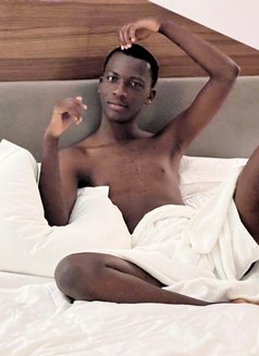 Prince - Male escort in Abidjan Photo 4 of 7