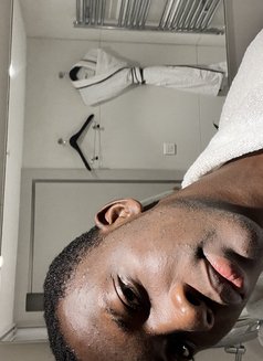 Prince - Male escort in Abidjan Photo 5 of 7