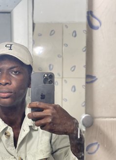 Prince - Male escort in Abidjan Photo 6 of 7