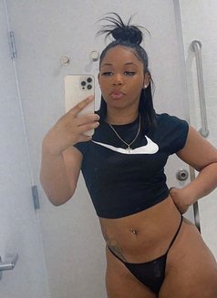 Princess - escort in Dubai Photo 4 of 5