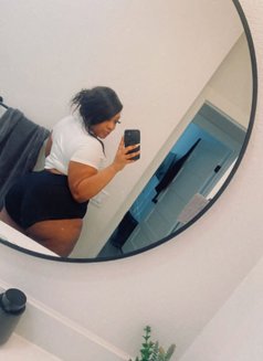 Prisca - escort in Kuwait Photo 3 of 3