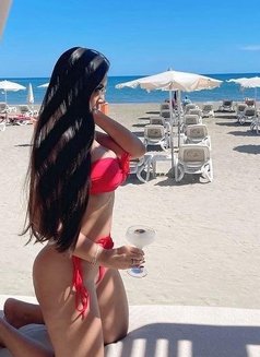 Priscila - puta in Dubai Photo 3 of 10