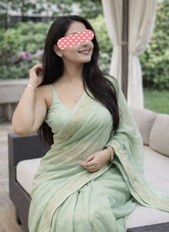 Prisha - puta in Gurgaon Photo 4 of 4