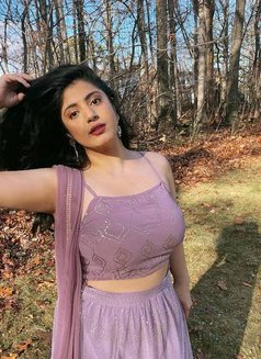 Prithi - puta in Hyderabad Photo 3 of 4