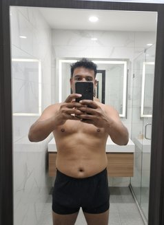 Private masseur cum playboy - Male escort in Dubai Photo 3 of 3