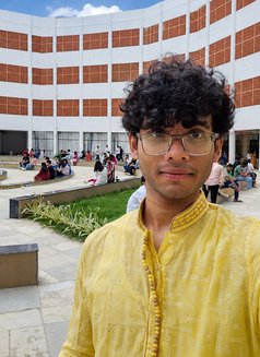 Prix - Male escort in Bhopal Photo 2 of 5