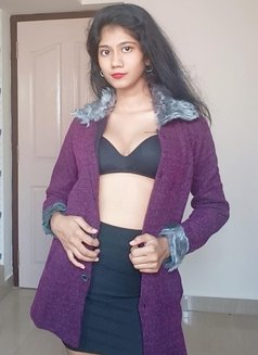 Priya Available for Cam Sex - puta in New Delhi Photo 1 of 9