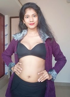 Priya Available for Cam Sex - puta in New Delhi Photo 2 of 9