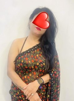 Priya bhabhi cam nd real meet - escort in New Delhi Photo 3 of 6
