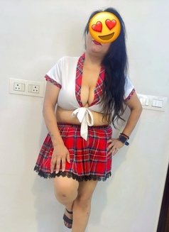 Priya bhabhi cam nd real meet - escort in New Delhi Photo 6 of 6