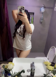Priya Burdubai - puta in Dubai Photo 25 of 28