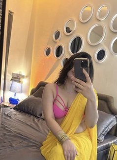 Priya Burdubai - puta in Dubai Photo 15 of 16