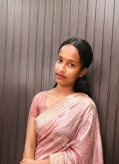 Priya cam and meet - puta in Chennai Photo 2 of 3