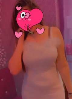 Priya Cam Queen - puta in Mumbai Photo 1 of 3