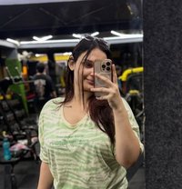 Priya (cam session) y real meet, - puta in Gurgaon Photo 2 of 2