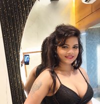 Priya cam show & real meet - puta in Hyderabad