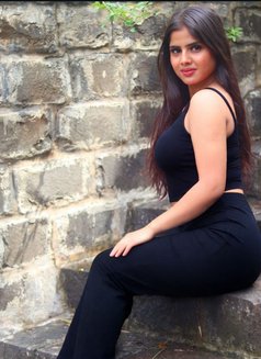 Priya Chahar Best Party Girl in Mumbai - puta in Mumbai Photo 1 of 2