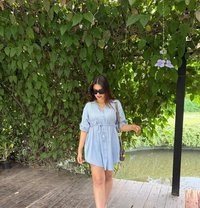Priya Chahar - puta in London