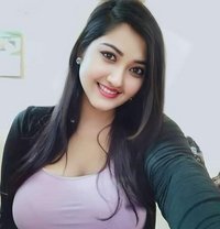 Priya - puta in Candolim, Goa