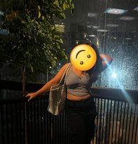 Priya - puta in Chennai