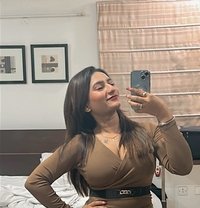 Priya - puta in Chennai