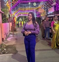 Priya - puta in Chennai