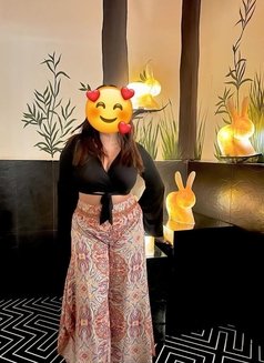 Priya - escort in Bangalore Photo 1 of 3