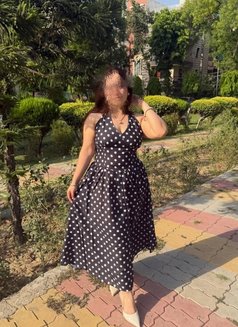 Priya Escort Service 24 Hours - puta in Noida Photo 1 of 3