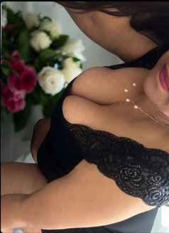 Priya Hot Women - puta in Hyderabad Photo 7 of 7