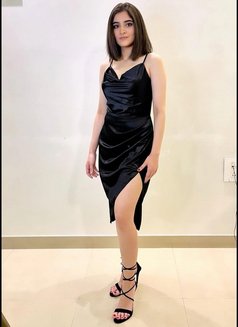 Priya - escort in Abu Dhabi Photo 2 of 4