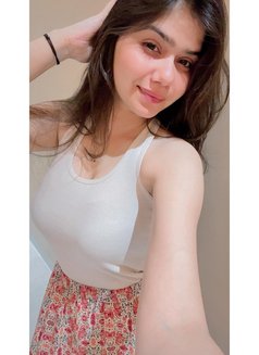 Priya - escort in Abu Dhabi Photo 3 of 6