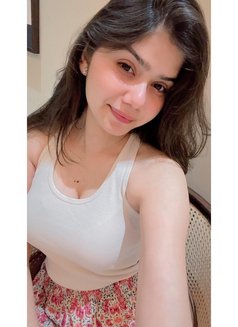 Priya - escort in Abu Dhabi Photo 5 of 6