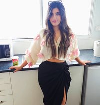 Akansha - puta in Abu Dhabi