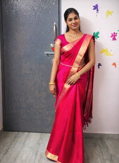 Priya - puta in Bangalore Photo 3 of 3