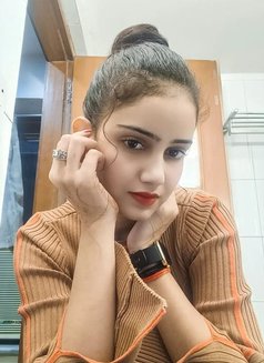 Priya - puta in Bangalore Photo 2 of 3