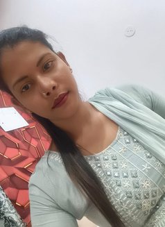Priya - puta in Hyderabad Photo 1 of 6