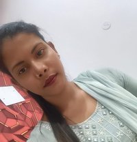 Priya - puta in Hyderabad
