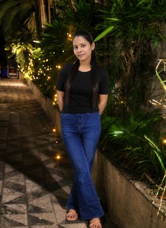 Priya - puta in Hyderabad Photo 5 of 6