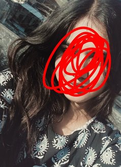 Priya - puta in Chennai Photo 2 of 2